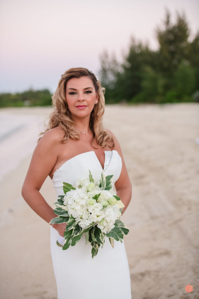 Wonderful Elegant Micro-Wedding on Kamalame Cay